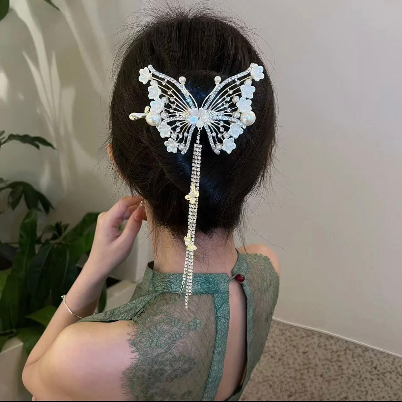Butterfly Tassel Twist Clip
