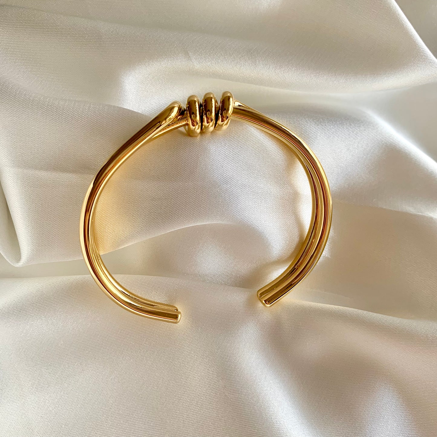 Minimalist knotted bracelet