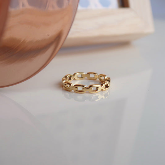 Retro Cutout Buckle Chain Ring