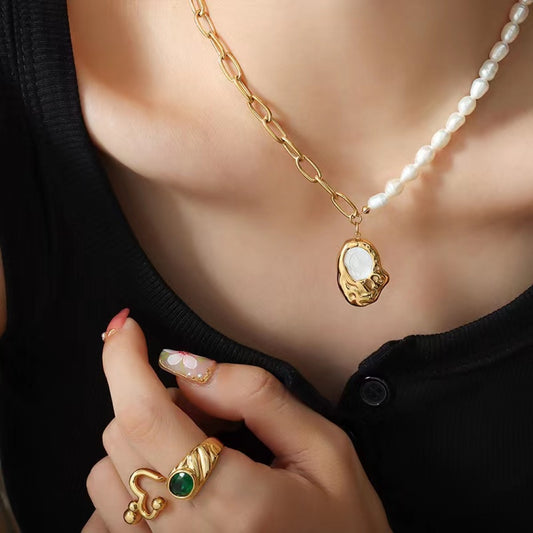 Pearl pendant necklace