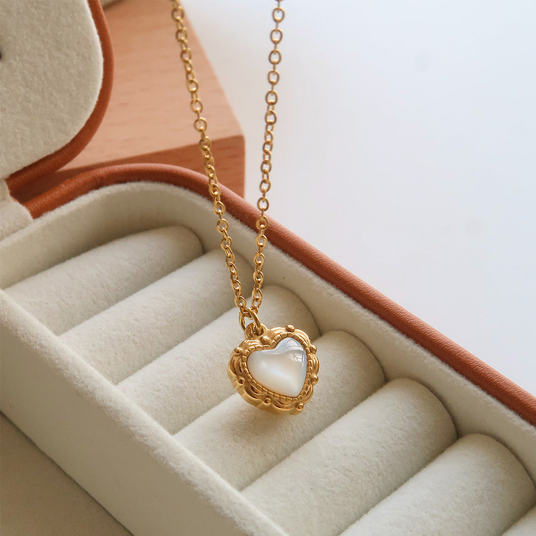 Vintage Heart Pattern Necklace