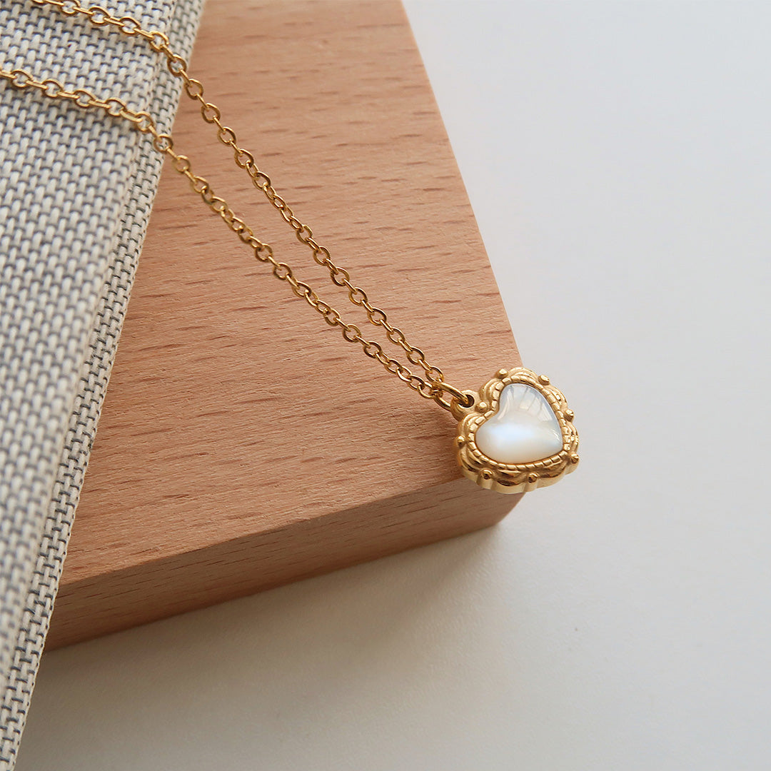 Vintage Heart Pattern Necklace