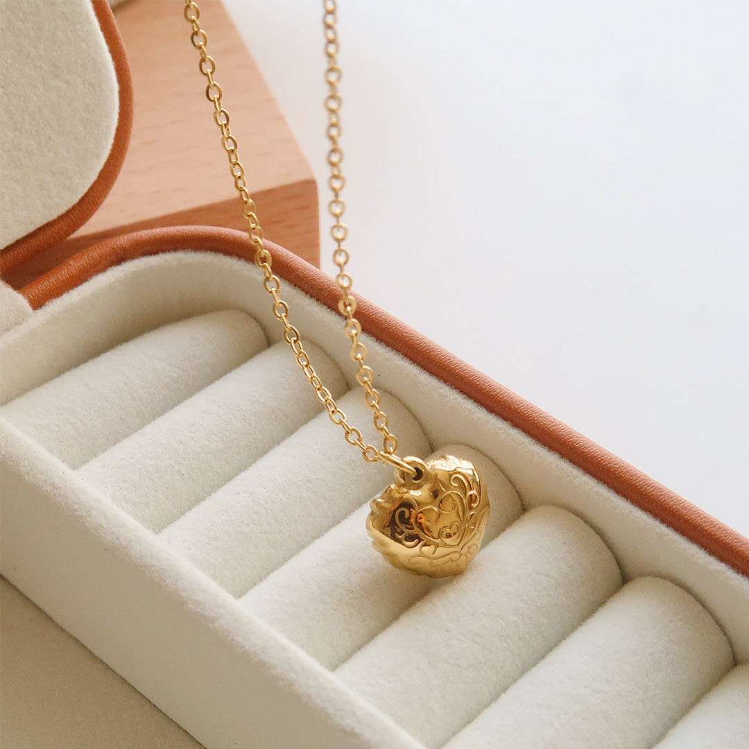 Vintage Heart Pattern Necklace