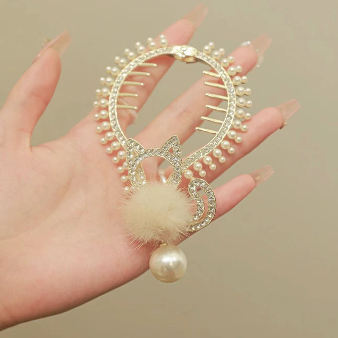 Hairball Pearl Tassel Hair Clip