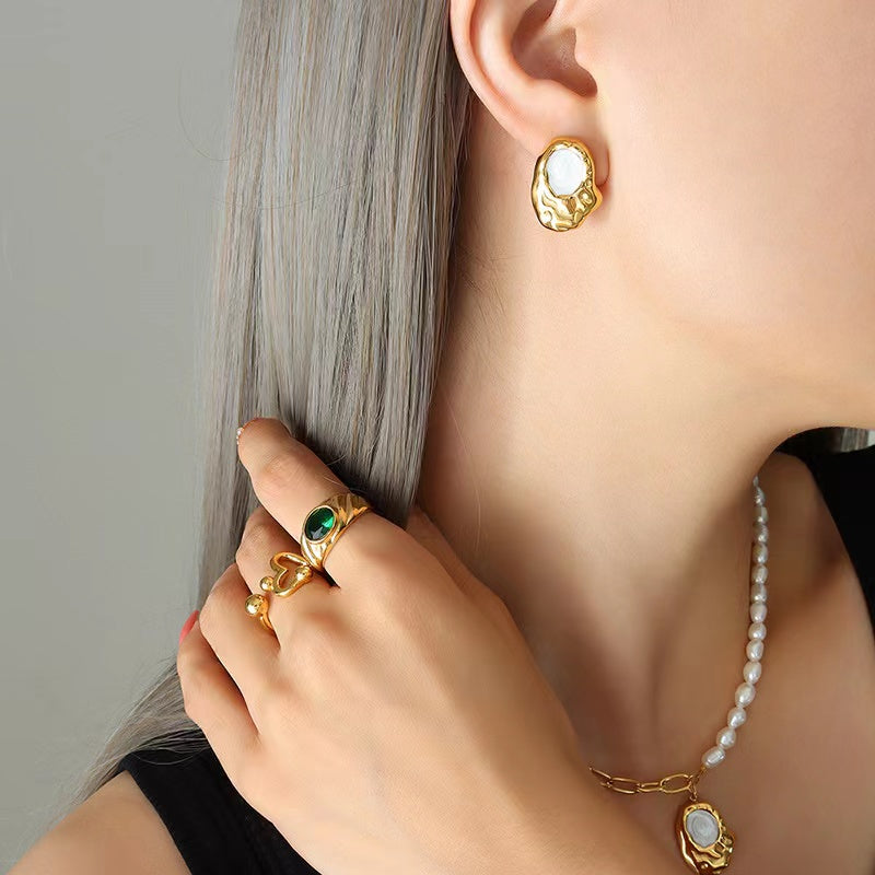 Pearl pendant necklace