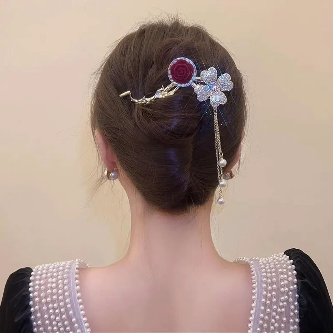 Rotatable rose hair clip